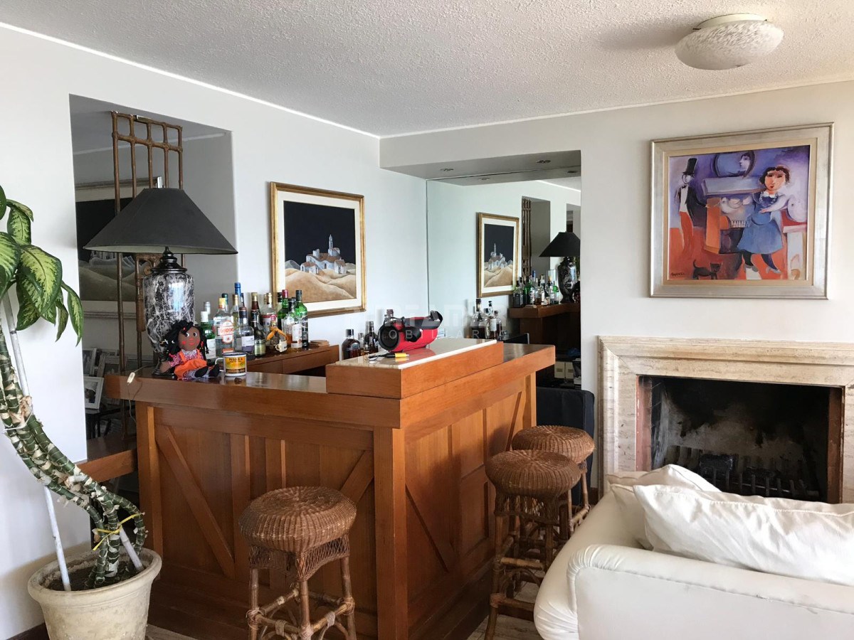 Apartamento ID.211896 - DIVINO PENTHOUSE EN PENINSULA FRENTE AL MAR , TERRAZA EXCLUSIVA CON PARRILLERO PROPIO, JACUZZI , PARA DISFRUTAR DE UNAS BUENAS VACACIONES. 