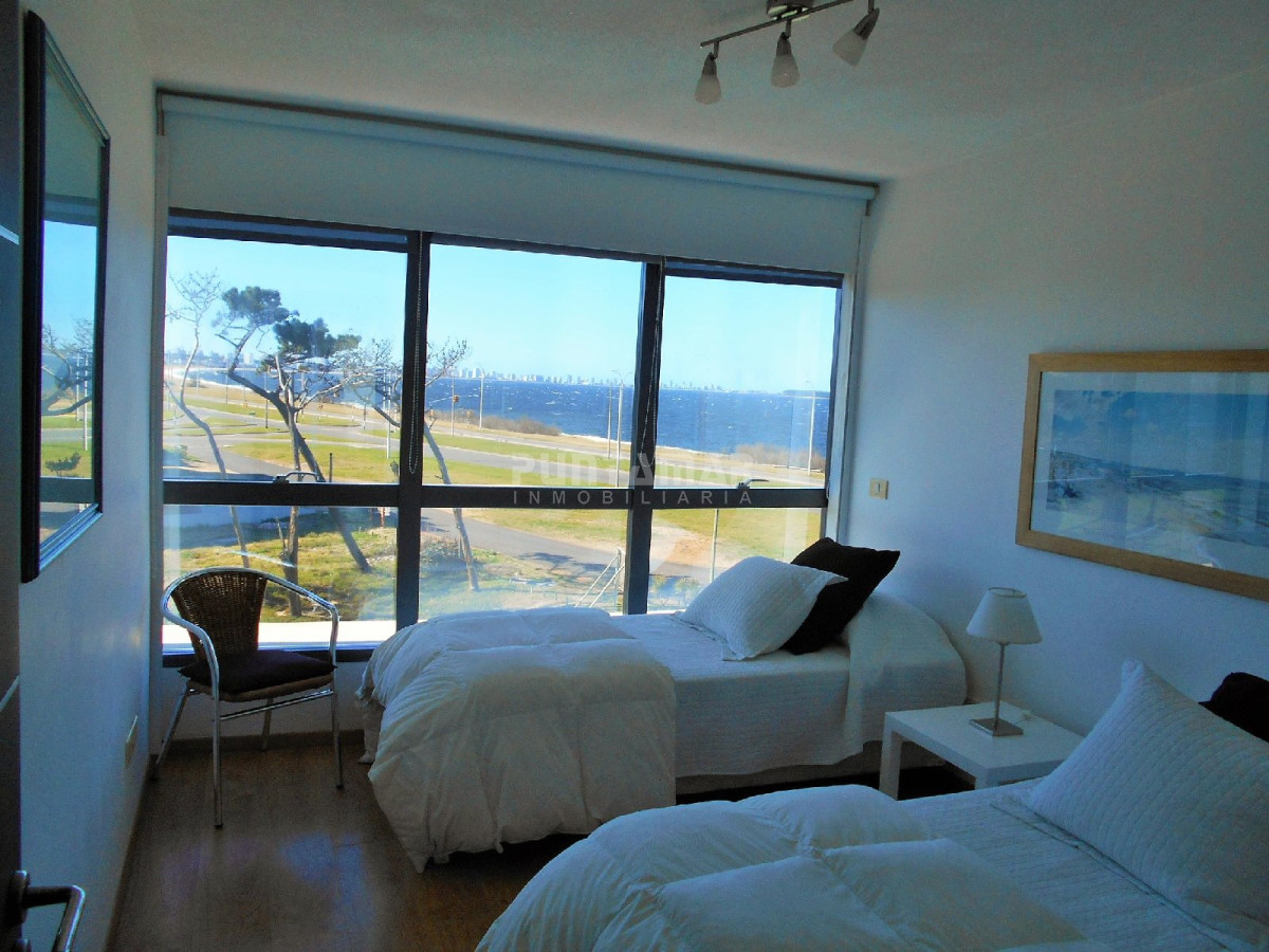 Apartamento ID.211775 - DIVINO DUPLEX DE TRES DORMITORIOS, AMPLIA TERRAZA Y UNA VISTA INCREÍBLE HACIA EL MAR