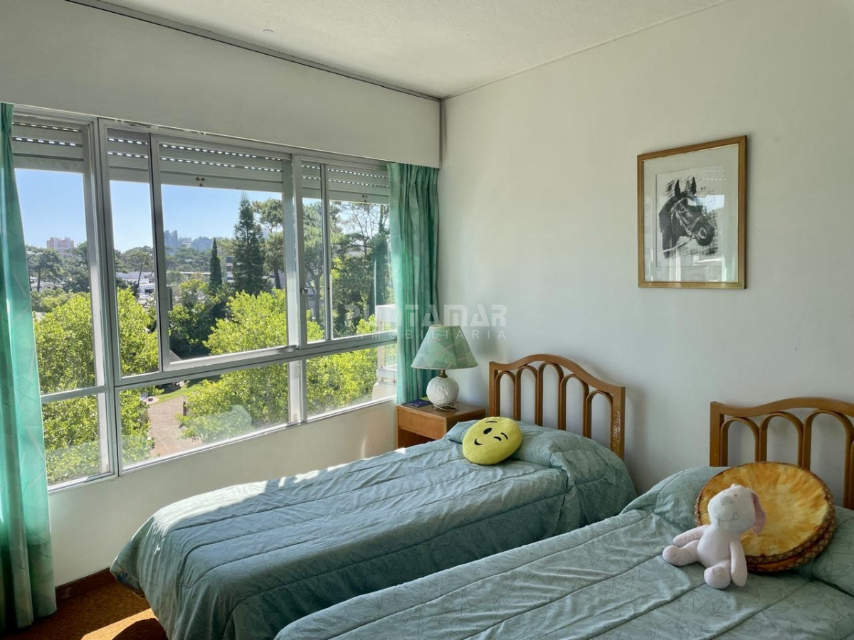 Apartamento ID.213655 - ALQUILER ANUAL DE APARTAMENTO DE 4 DORMITORIOS. PUNTA DEL ESTE