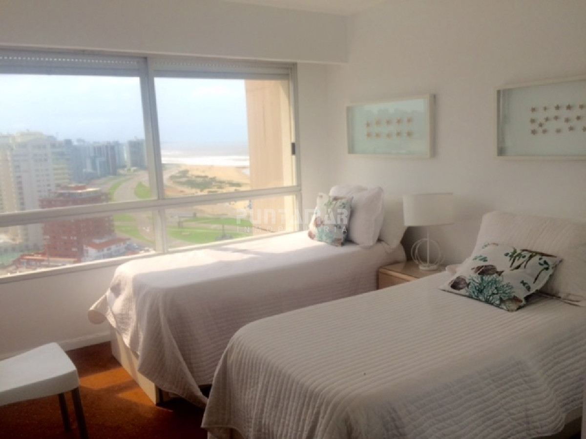 Apartamento ID.211615 - DEPARTAMENTO DE 3 DORMITORIOS EN PISO 18 CON EXCELENTES VISTAS 
