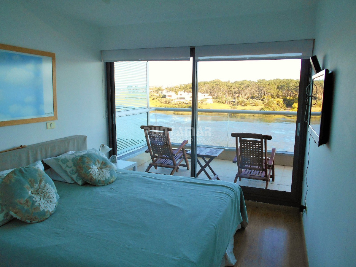 Apartamento ID.211775 - DIVINO DUPLEX DE TRES DORMITORIOS, AMPLIA TERRAZA Y UNA VISTA INCREÍBLE HACIA EL MAR