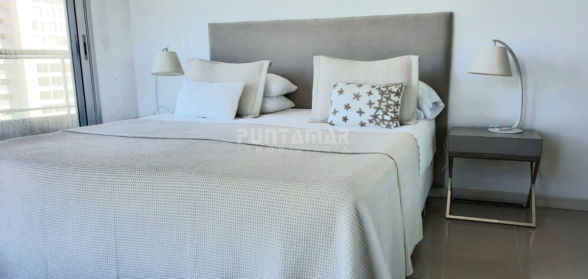 Apartamento ID.212418 - EXCELENTE APARTAMENTO EN EDIFICIO LOOK BRAVA, 3 DORMITORIOS, 1 EN SUITE, BALCON TERRAZA CON PARRILLERO,GARAGE 
