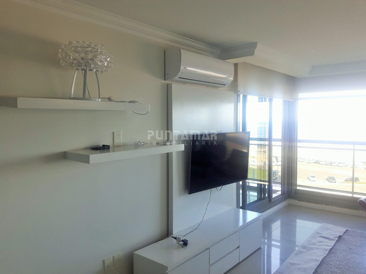 Apartamento ID.210213 - IMPORTANTE DEPARTAMENTO DE 3 DORMITORIOS EN SUITE CON VISTA AL MAR EN EDIFICIO DE GRAN CATEGORIA 