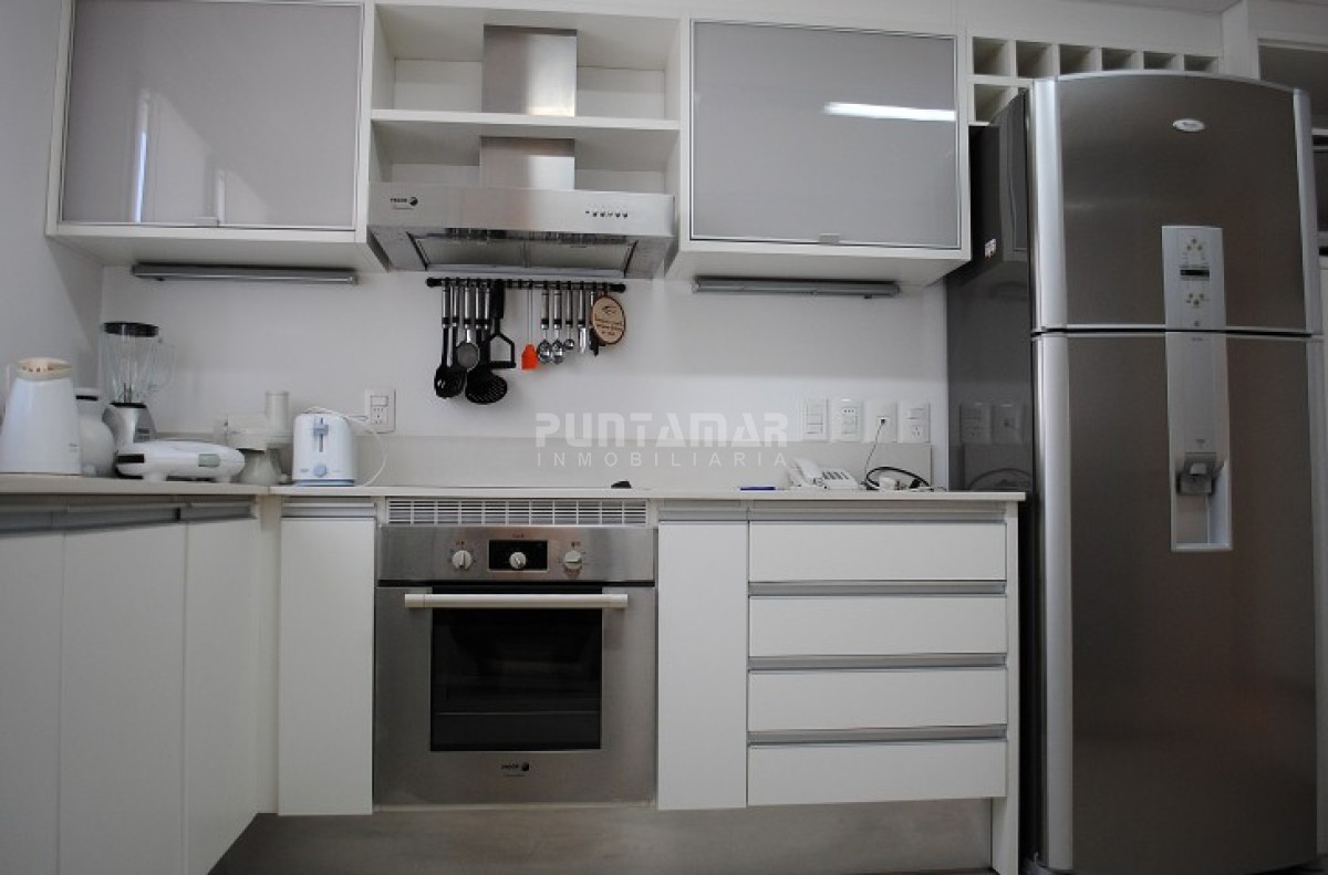 Apartamento ID.213106 - ALQUILER HERMOSO APARTAMENTO 4 DORMITORIOS FRENTE AL MAR