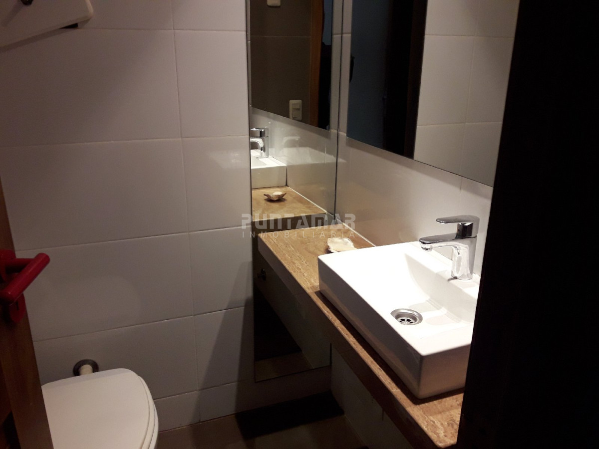 Apartamento ID.1274 - APARTAMENTO DE 3 DORMITORIOS EN LA PENÍNSULA CON BALCON AL FRENTE Y VISTA AL MAR