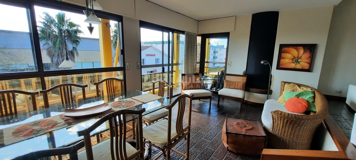 Apartamento ID.1274 - APARTAMENTO DE 3 DORMITORIOS EN LA PENÍNSULA CON BALCON AL FRENTE Y VISTA AL MAR