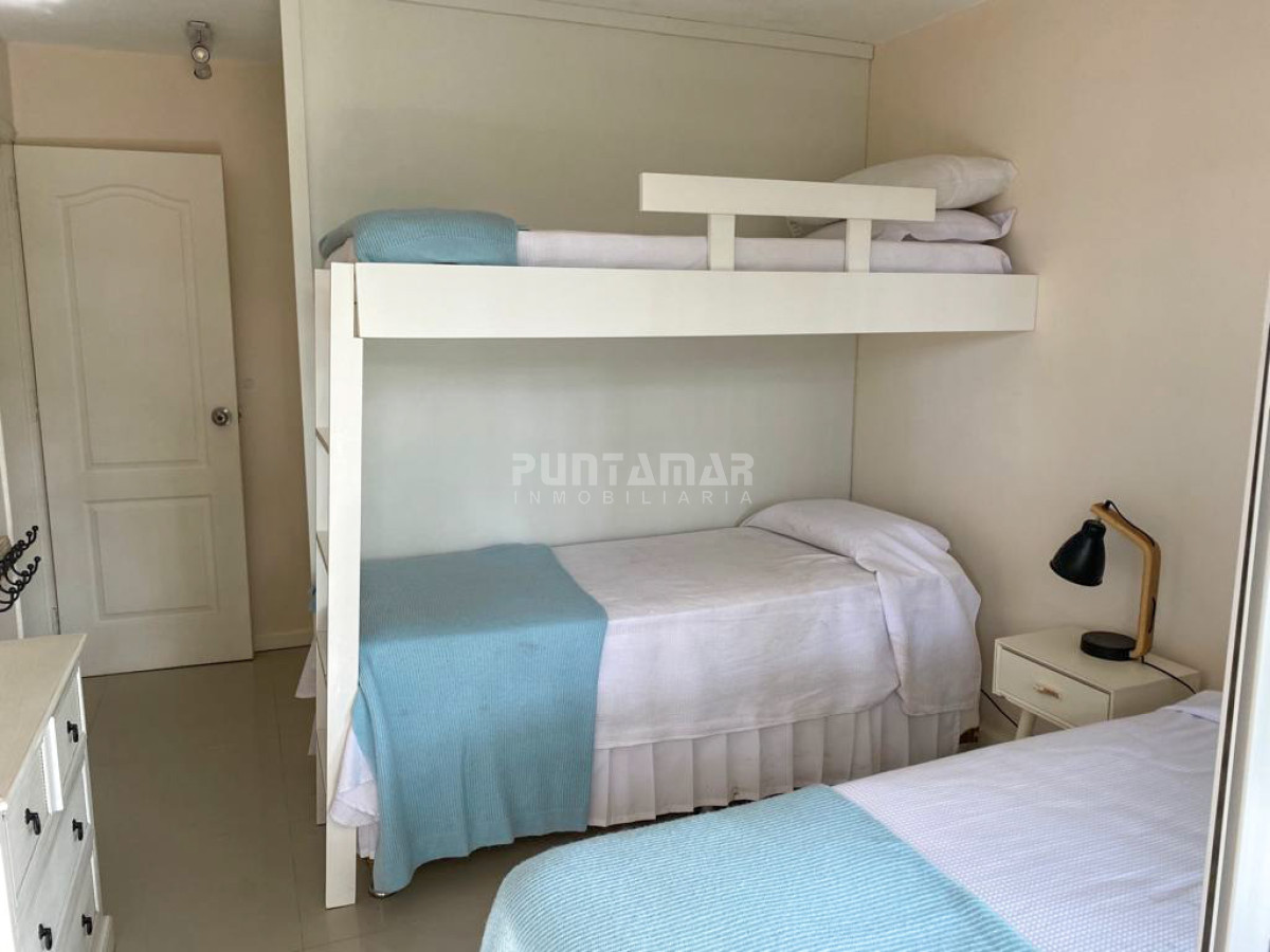 Apartamento ID.213073 - OPORTUNIDAD APARTAMENTO 2 DORM CON TERRAZA A 1 CUADRA DEL MAR