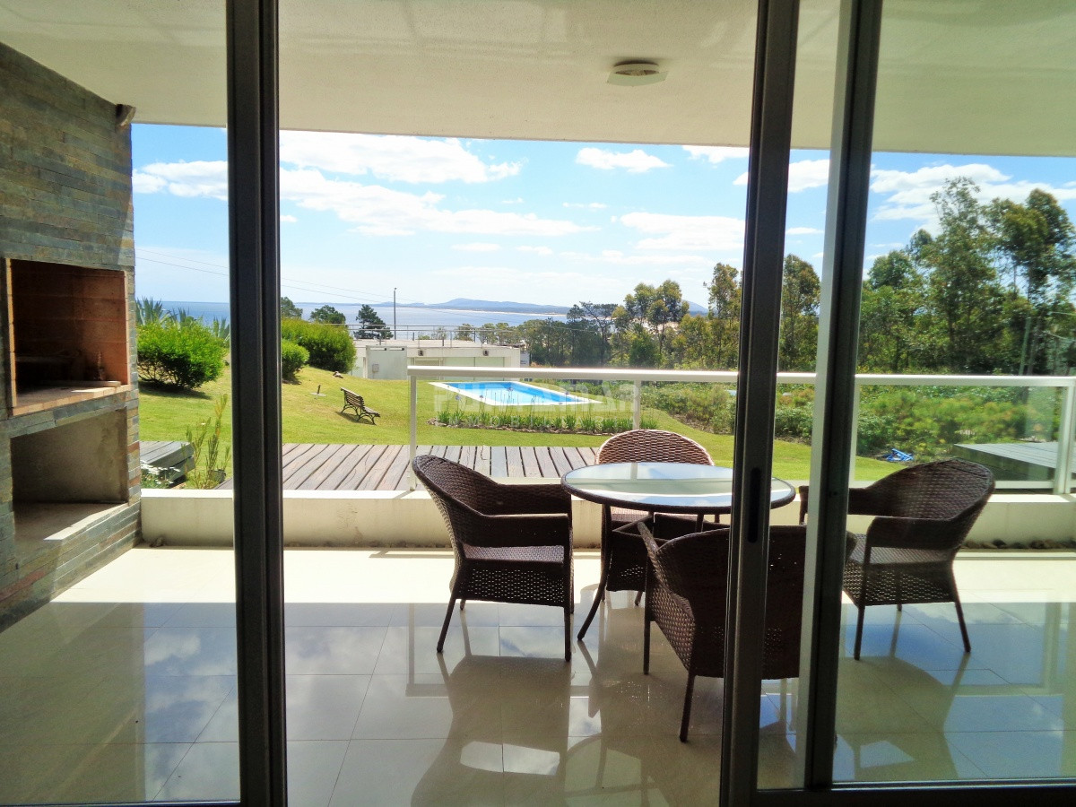Apartamento ID.211840 - DIVINO APARTAMENTO UBICADO EN PLANTA BAJA CON TERRAZA AL PARQUE , PARRILLERO PROPIO Y  VISTA PANORAMICA HACIA LA PLAYA Y PUESTA DE SOL.