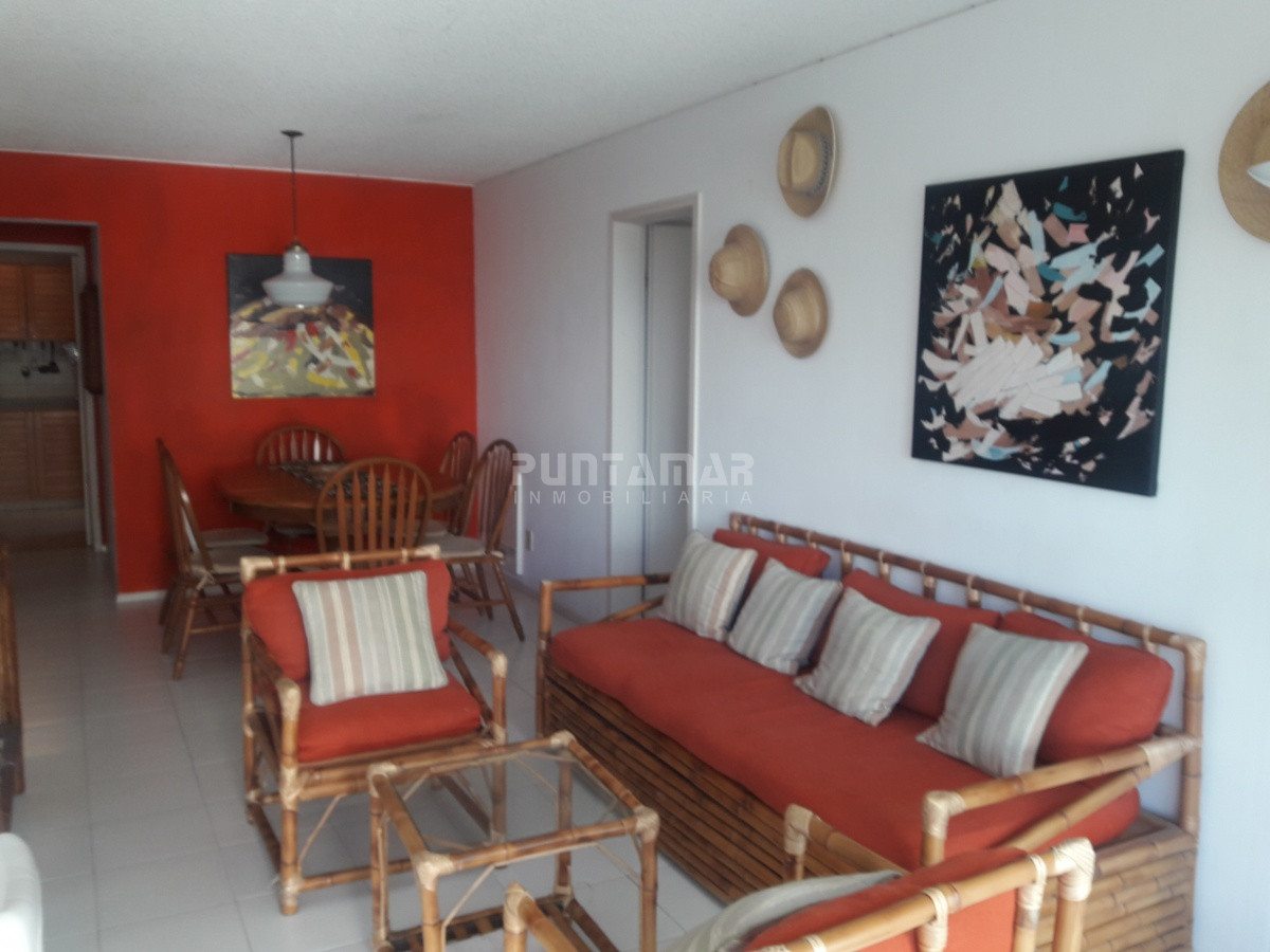 Apartamento ID.211935 - CONFORTABLE APARTAMENTO DE 2 DORMITORIOS UNO EN SUITE , TORRE CON SERVICIOS Y GARAGE