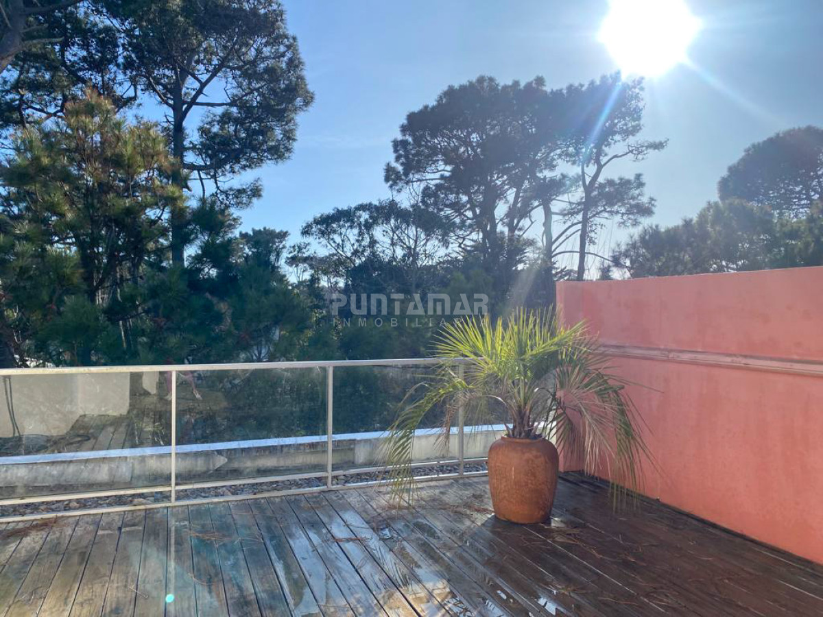 Apartamento ID.213073 - OPORTUNIDAD APARTAMENTO 2 DORM CON TERRAZA A 1 CUADRA DEL MAR