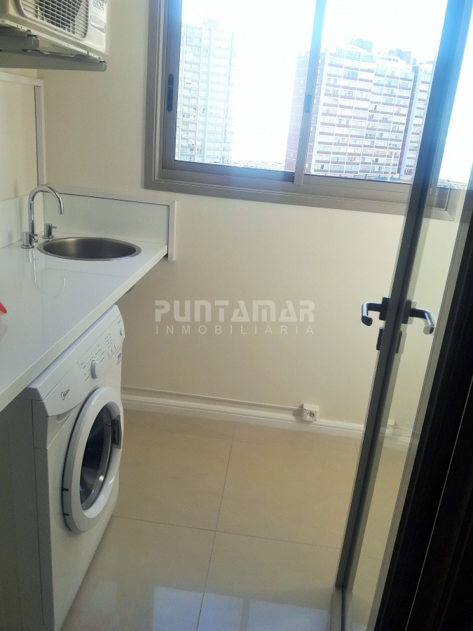 Apartamento ID.210213 - IMPORTANTE DEPARTAMENTO DE 3 DORMITORIOS EN SUITE CON VISTA AL MAR EN EDIFICIO DE GRAN CATEGORIA 