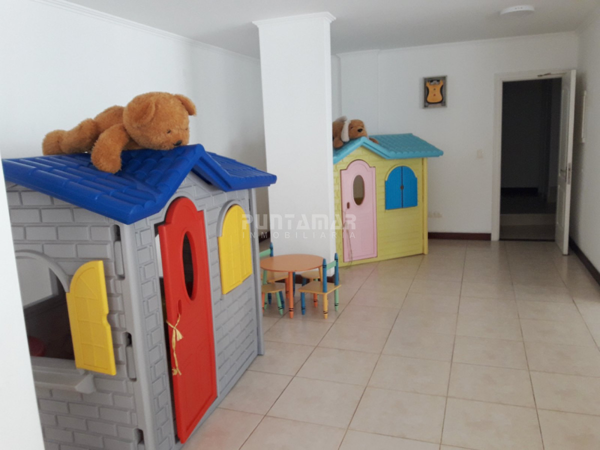 Apartamento ID.211700 - DIVINO PENTHOUSE SOBRE LA PLAYA BRAVA FRENTE AL MAR, TERRAZA DE USO EXCLUSIVO CON UN LIVING COMEDOR AMPLIO Y PARRILLERO PROPIO