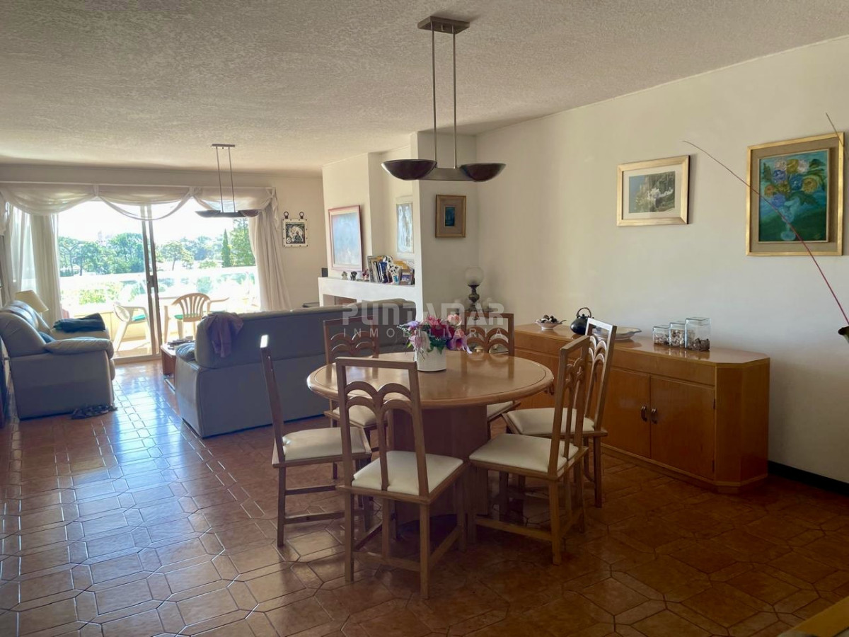 Apartamento ID.213655 - ALQUILER ANUAL DE APARTAMENTO DE 4 DORMITORIOS. PUNTA DEL ESTE