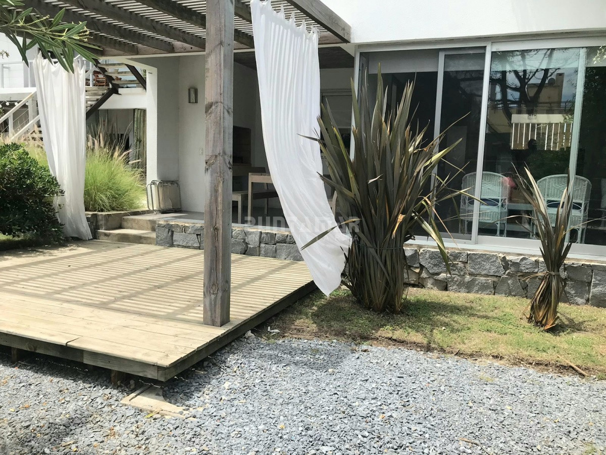 Apartamento ID.212773 - DUPLEX DE 3 DORMITORIOS EN MANANTIALES CON PARRILLERO PROPIO