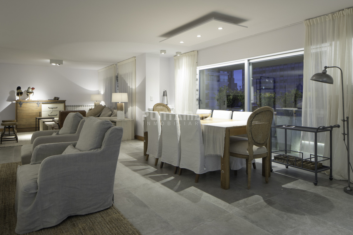 Apartamento ID.213482 - ESPECTACULAR APARTAMENTO RECICLADO DE 3 DORMITORIOS Y DEPENDENCIA CON VISTA AL MAR