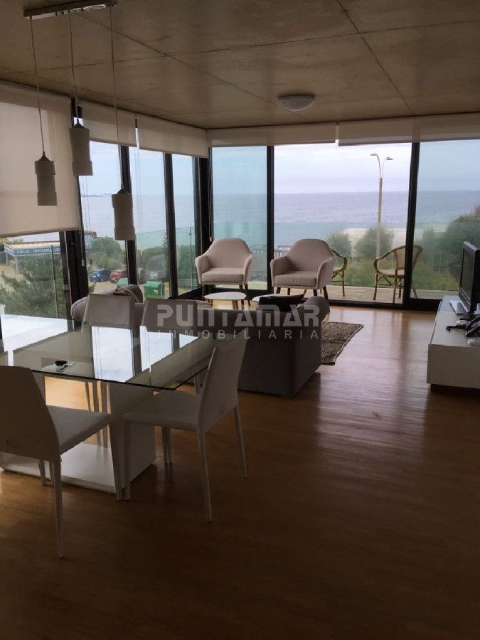 Apartamento ID.211721 - APARTAMENTO UBICADO EN ZONA DE PLAYA MANSA FRENTE AL MAR, TERRAZA AL FRENTE CON MUY BUENA VISTA HACIA LA PLAYA