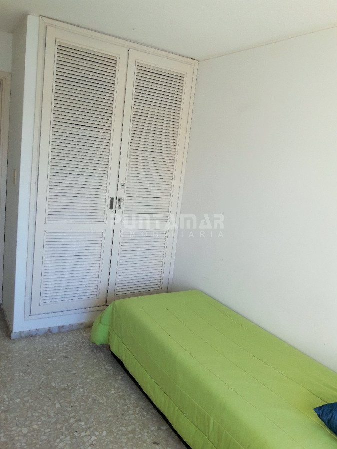 Apartamento ID.211785 - AMPLIO APARTAMENTO UBICADO EN ZONA DE PENÍNSULA, DOS DORMITORIOS , UNO EN SUITE , DOS BAÑOS , Y GARAGE