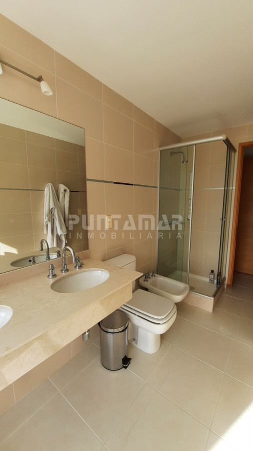 Apartamento ID.211769 - DEPARTAMENTO EN TORRE DE CATEGORIA CON VISTA A PLAYA MANSA