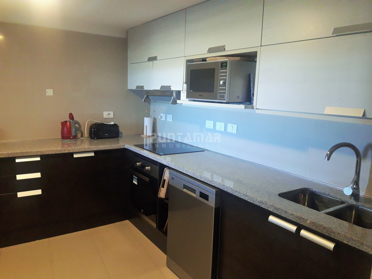 Apartamento ID.211814 - DIVINO APARTAMENTO FRENTE AL MAR , TRES SUITE CON SALIDA A TERRAZA PROPIA , AMPLIO LIVING COMEDOR, AMENITIS MUY COMPLETOS OFRECE EL EDIFICIO.