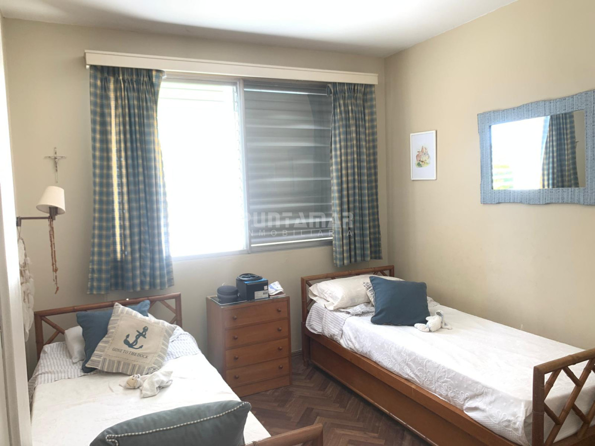 Apartamento ID.212268 - VENTA DE  APARTAMENTO  EN PUNTA DEL ESTE  A PASOS DEL PUERTO, 4 DORMITORIOS Y 3 BAÑOS