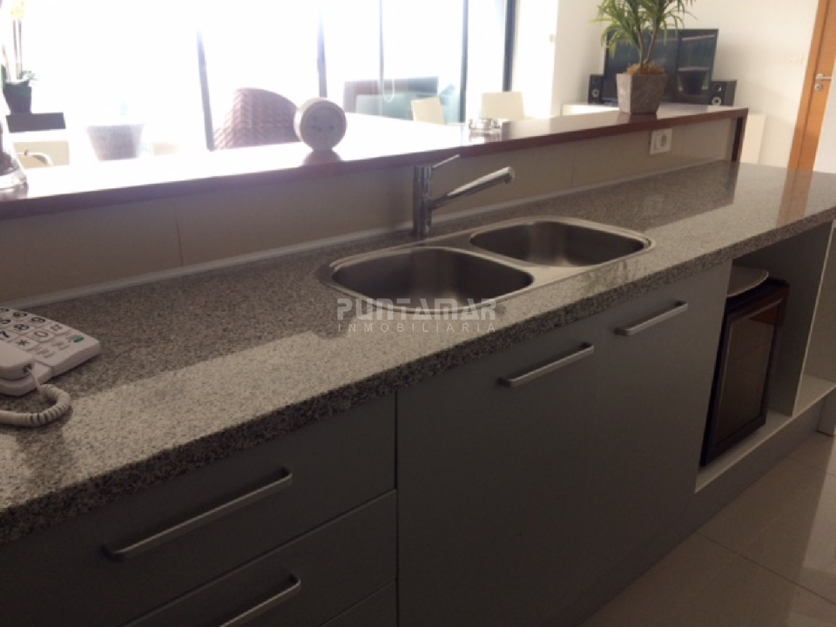 Apartamento ID.9085 - ALQUILER ANUAL O INVERNAL DEPARTAMENTO DE DOS DORMITORIOS  FRENTE AL MAR EN LA BRAVA