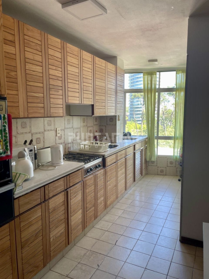 Apartamento ID.213655 - ALQUILER ANUAL DE APARTAMENTO DE 4 DORMITORIOS. PUNTA DEL ESTE