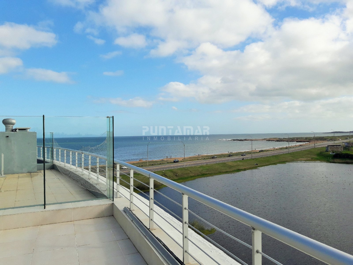 Apartamento ID.211775 - DIVINO DUPLEX DE TRES DORMITORIOS, AMPLIA TERRAZA Y UNA VISTA INCREÍBLE HACIA EL MAR