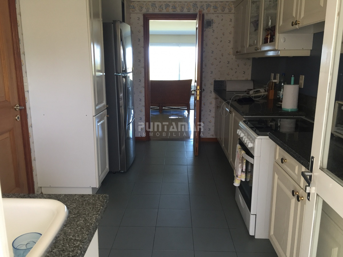 Apartamento ID.212236 - VENTA DE APARTAMENTO FRENTE AL MAR EN SAN RAFAEL  3 DORMITORIOS MAS DEPENDENCIA