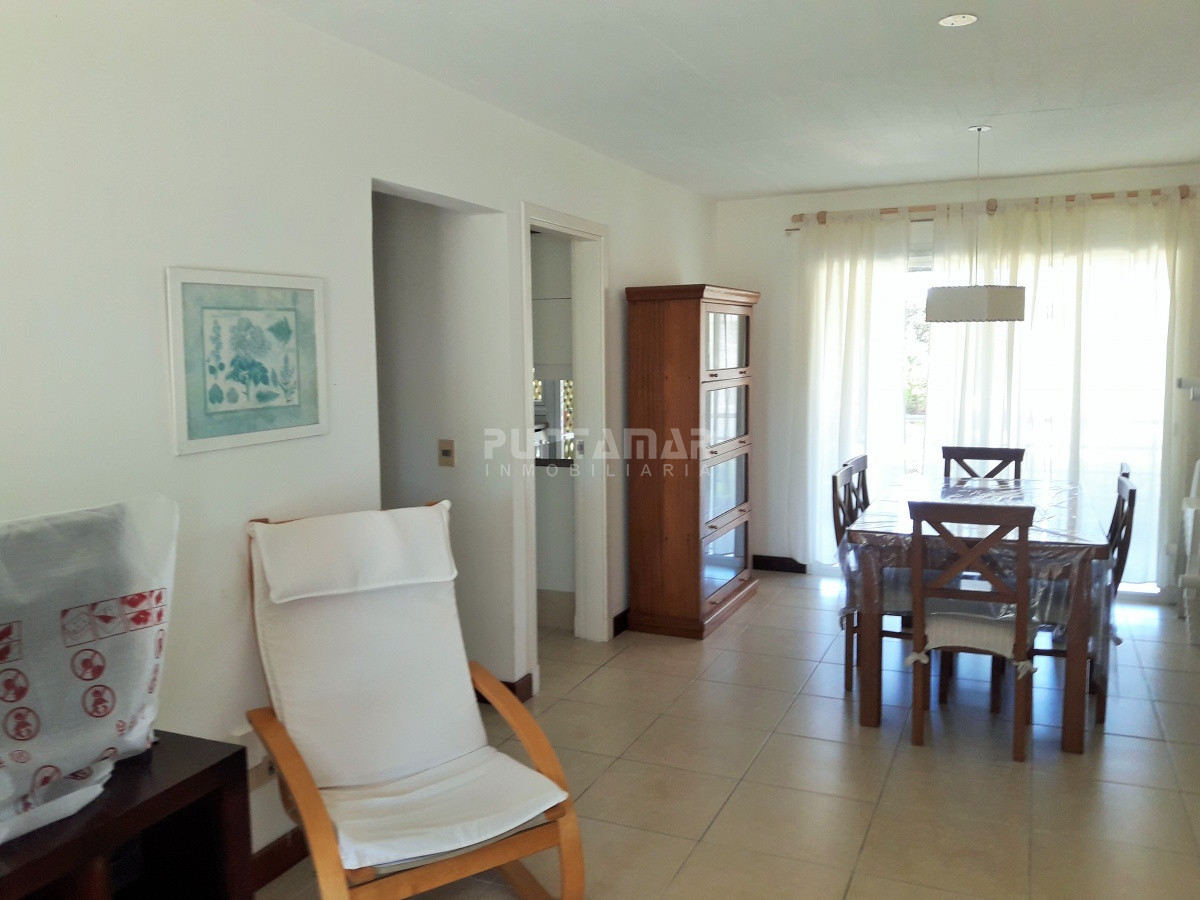 Apartamento ID.211898 - APARTAMENTO EN ALQUILER CERCA DE PLAYA BRAVA, DOS DORMITORIOS, TERRAZA COMODA CON PARRILLERO PROPIO, PISCINA DE USO COMUN , COCHERA Y PORTERIA.