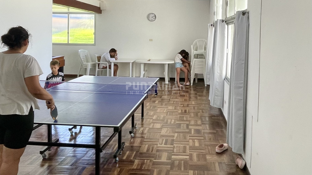 Apartamento ID.213542 - HERMOSO APARTAMENTO DE 1 DORMITORIO PRIMERA AL MAR LINEA EN PUNTA DEL ESTE 