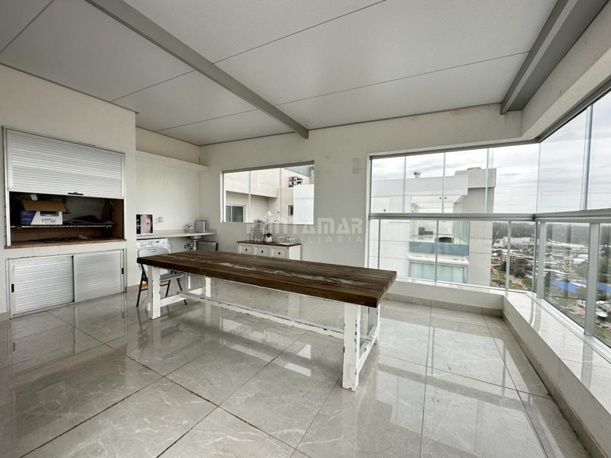 Apartamento ID.213175 - ALQUILER ESPECTACULAR PENTHOUSE EN TORRE DE CATEGORÍA EN PUNTA DEL ESTE 