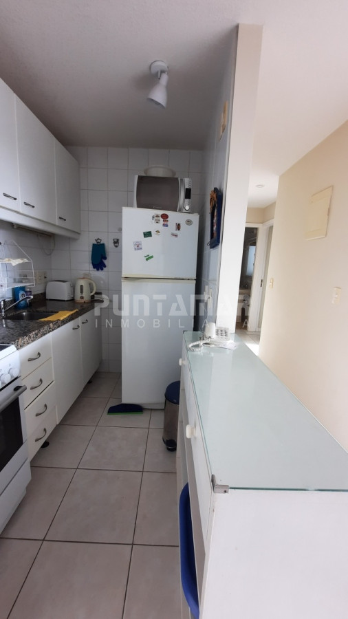 Apartamento ID.213016 - DEPARTAMENTO DE 2 DORMITORIOS EN PISO ALTO DE MUY BUEN EDIFICIO
