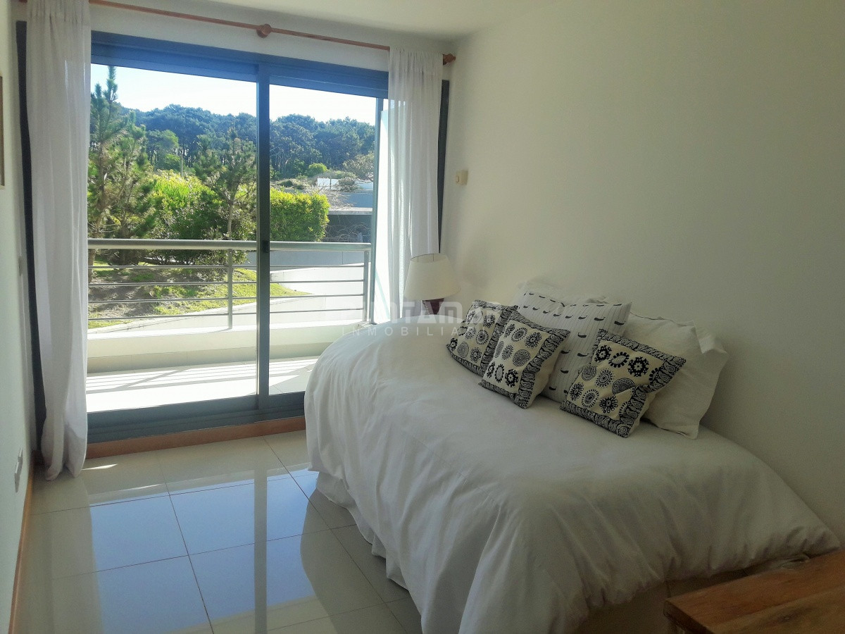 Apartamento ID.211814 - DIVINO APARTAMENTO FRENTE AL MAR , TRES SUITE CON SALIDA A TERRAZA PROPIA , AMPLIO LIVING COMEDOR, AMENITIS MUY COMPLETOS OFRECE EL EDIFICIO.