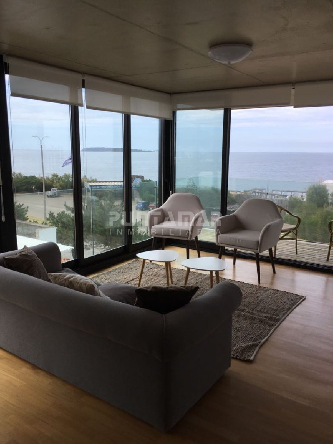 Apartamento ID.211721 - APARTAMENTO UBICADO EN ZONA DE PLAYA MANSA FRENTE AL MAR, TERRAZA AL FRENTE CON MUY BUENA VISTA HACIA LA PLAYA
