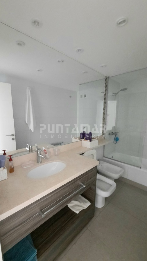 Apartamento ID.212848 - DEPARTAMENTO DE 2 DORMITORIOS EN EDIFICIO DE CATEGORIA CON VISTA AL MAR