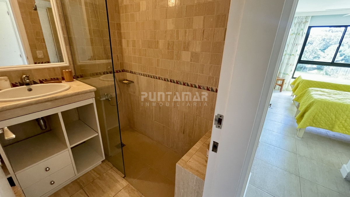 Apartamento ID.213160 - ALQUILER HERMOSO APARTAMENTO SOBRE EL MAR PARADA 26 DE LA BRAVA 