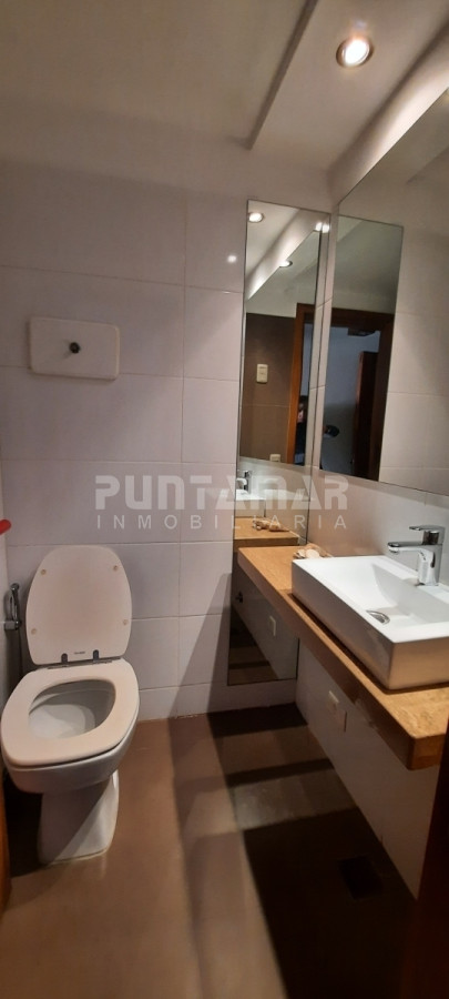 Apartamento ID.1274 - APARTAMENTO DE 3 DORMITORIOS EN LA PENÍNSULA CON BALCON AL FRENTE Y VISTA AL MAR
