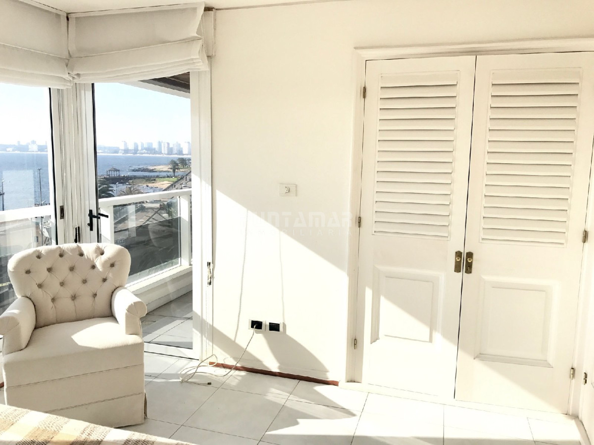 Apartamento ID.210198 - Muy bueno y amplio. Frente al puerto