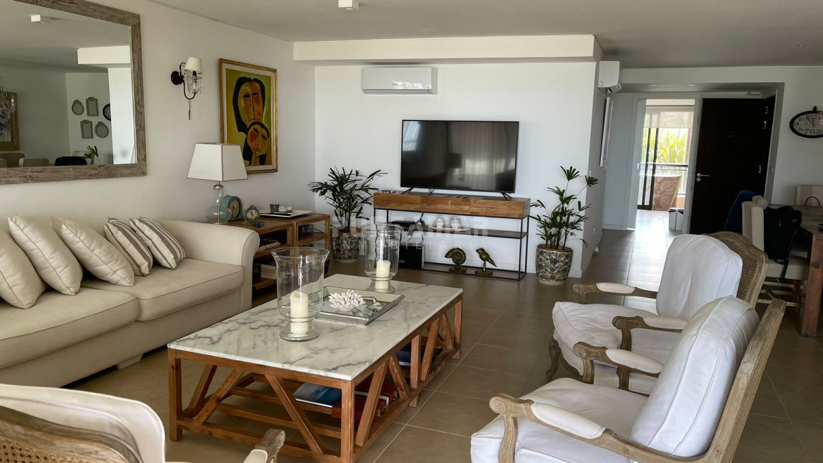 Apartamento ID.212885 -  APARTAMENTO FRENTE AL MAR CON TERRAZA Y PARRILLERO , ALQUILER DE  TEMPORADA 