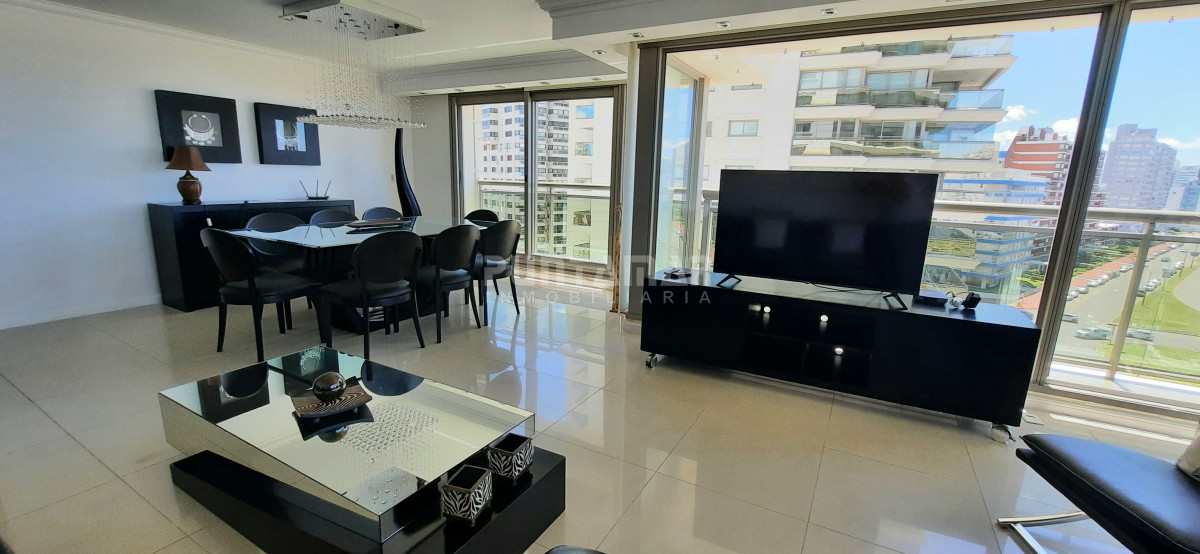 Apartamento ID.1357 - IMPORTANTE DEPARTAMENTO DE 3 DORMITORIOS EN SUITE EN EDIFICIO DE CATEGORIA