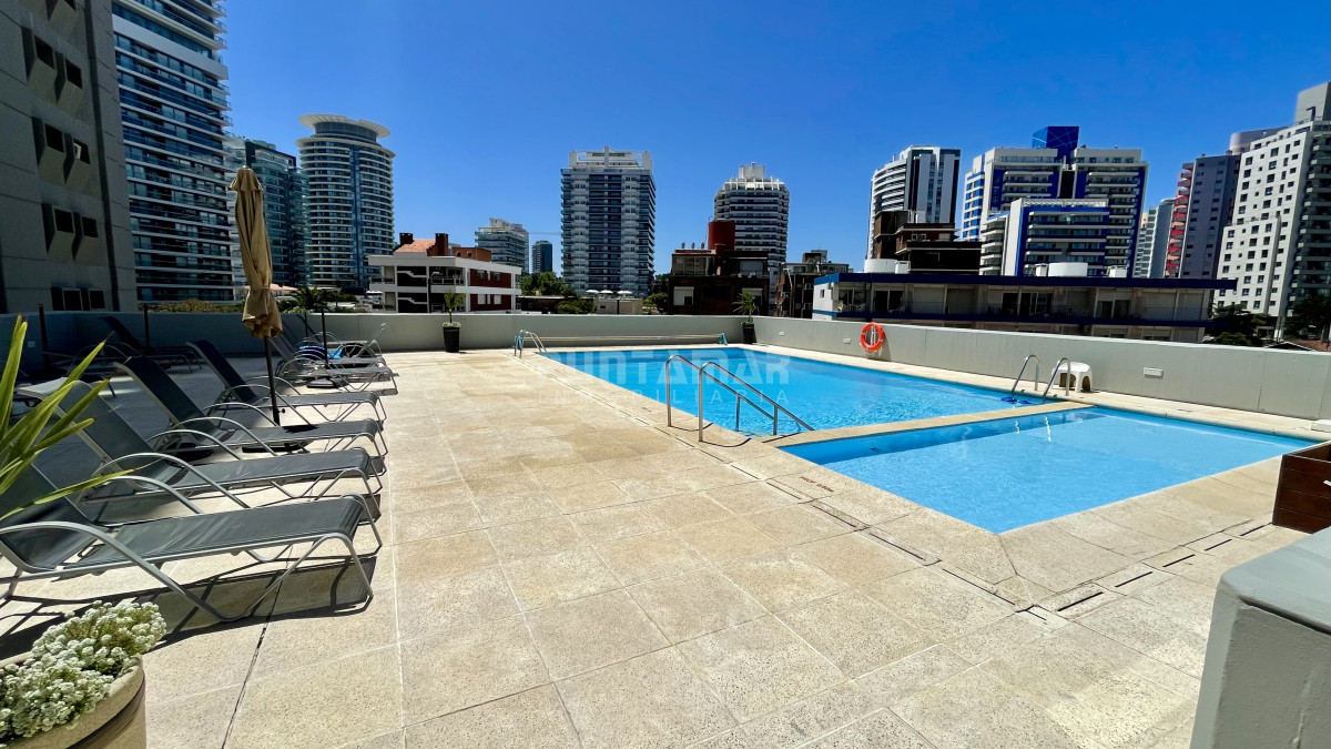Apartamento ID.213542 - HERMOSO APARTAMENTO DE 1 DORMITORIO PRIMERA AL MAR LINEA EN PUNTA DEL ESTE 
