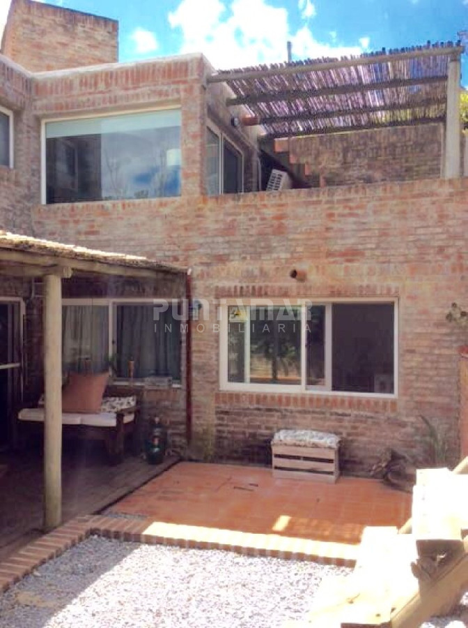 Apartamento ID.210195 - A metros de Montoya y La Posta del Cangrejo. 3 dormitorios y parrillero propio!