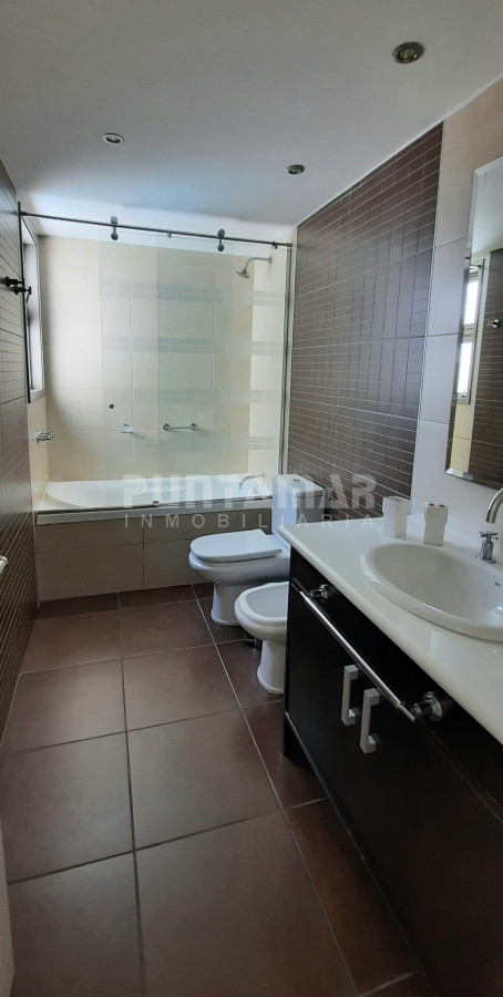 Apartamento ID.1357 - IMPORTANTE DEPARTAMENTO DE 3 DORMITORIOS EN SUITE EN EDIFICIO DE CATEGORIA