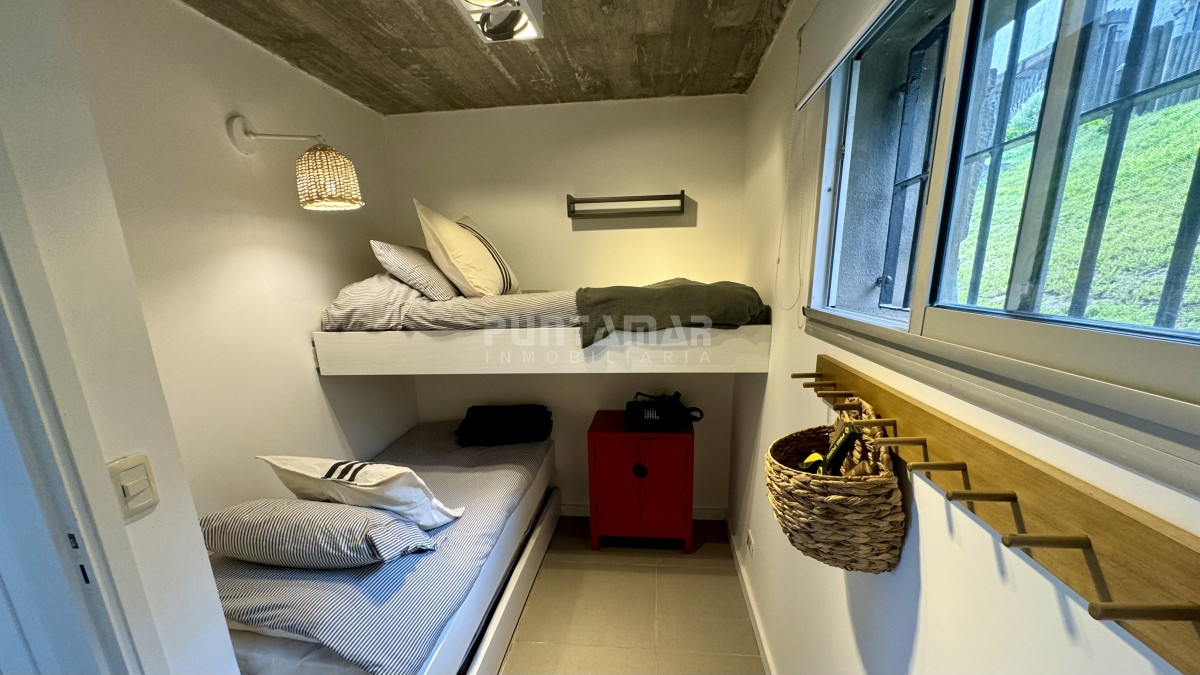 Apartamento ID.213400 - TRIPLEX RECICLADO DE 3 DORMITORIOS A METROS DEL MAR EN LA BARRA - MONTOYA