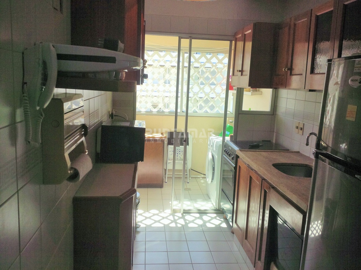 Apartamento ID.1290 - Departamento en alquiler en Peninsula, vista al mar, playa brava
