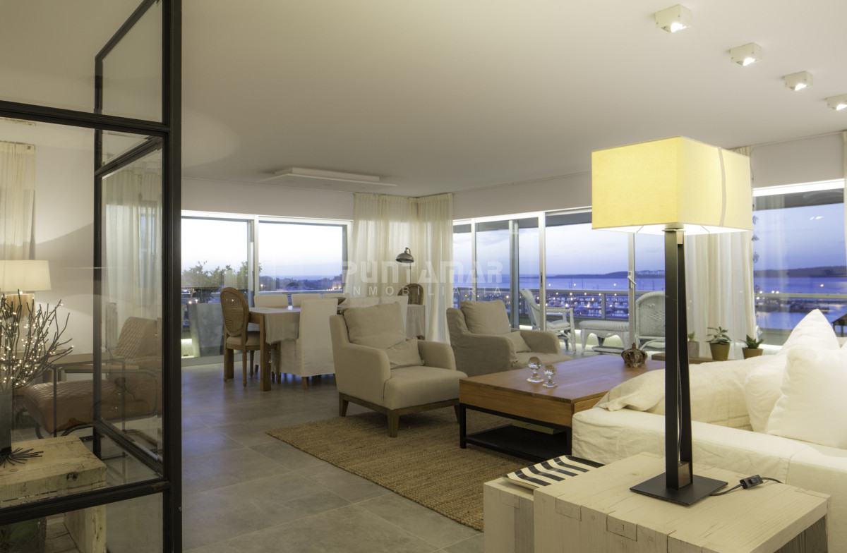 Apartamento ID.213482 - ESPECTACULAR APARTAMENTO RECICLADO DE 3 DORMITORIOS Y DEPENDENCIA CON VISTA AL MAR