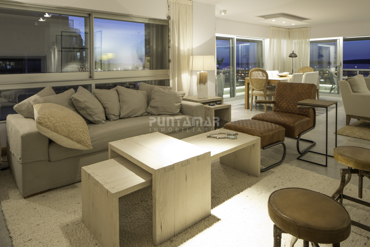 Apartamento ID.213482 - ESPECTACULAR APARTAMENTO RECICLADO DE 3 DORMITORIOS Y DEPENDENCIA CON VISTA AL MAR
