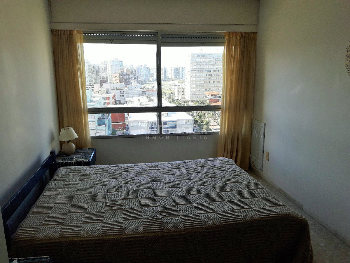 Apartamento ID.211785 - AMPLIO APARTAMENTO UBICADO EN ZONA DE PENÍNSULA, DOS DORMITORIOS , UNO EN SUITE , DOS BAÑOS , Y GARAGE