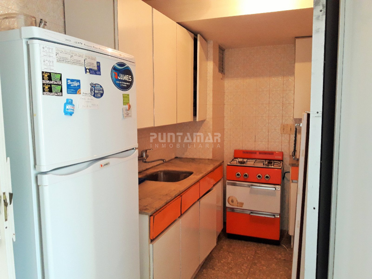 Apartamento ID.211785 - AMPLIO APARTAMENTO UBICADO EN ZONA DE PENÍNSULA, DOS DORMITORIOS , UNO EN SUITE , DOS BAÑOS , Y GARAGE