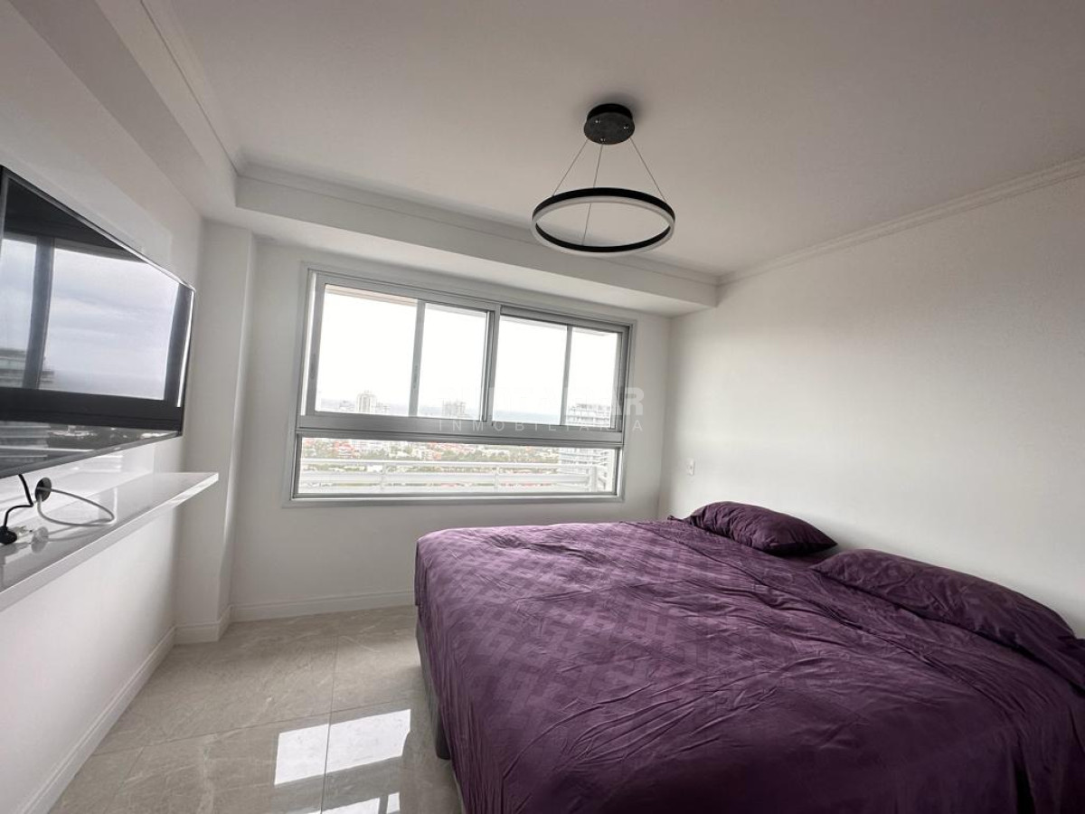 Apartamento ID.213175 - ALQUILER ESPECTACULAR PENTHOUSE EN TORRE DE CATEGORÍA EN PUNTA DEL ESTE 